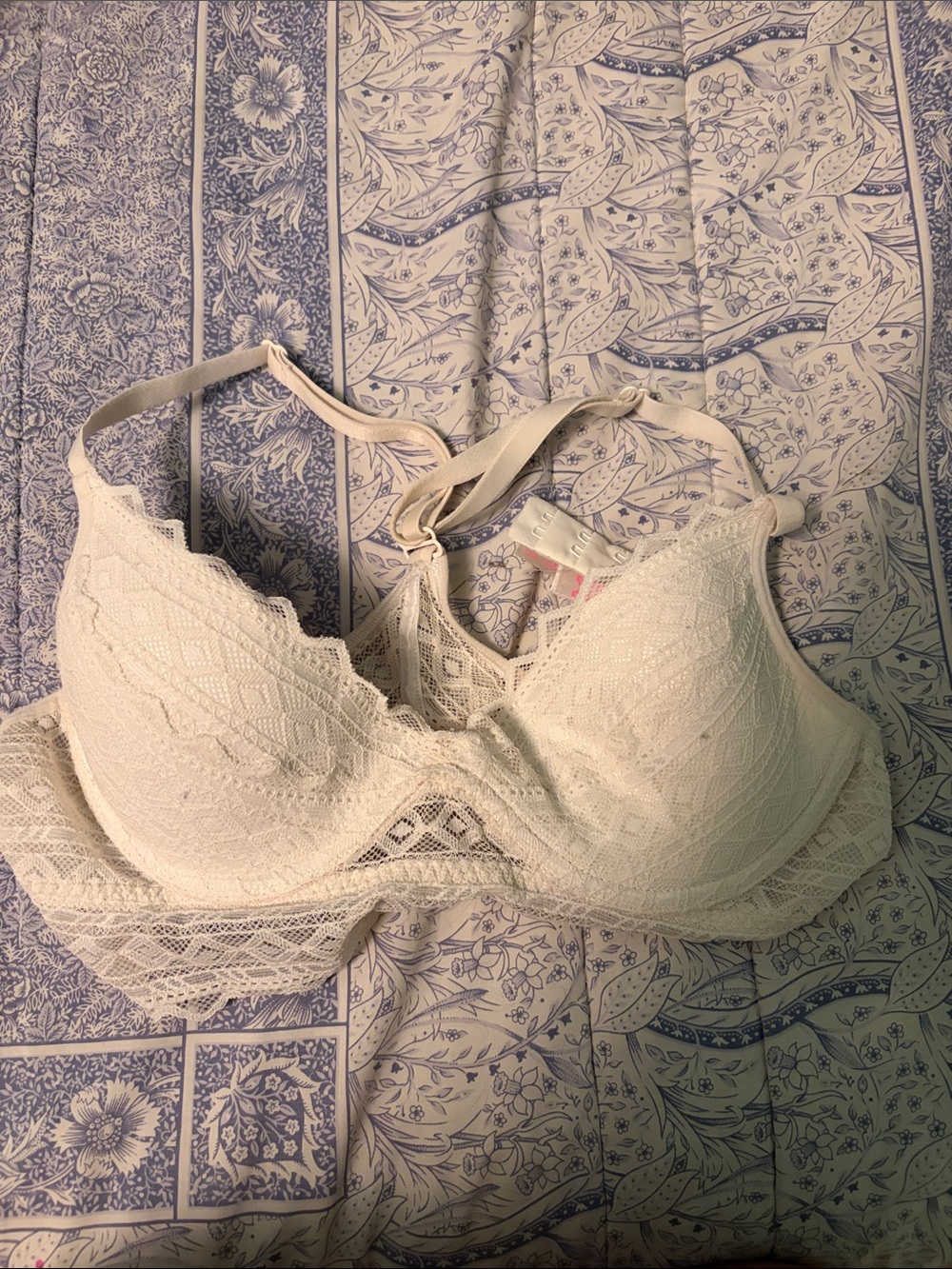 Victoria's Secret Ivory Lace Underwire Bra
